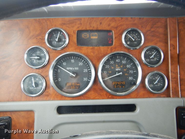 image for item DN0370 2008 Peterbilt 386  semi truck