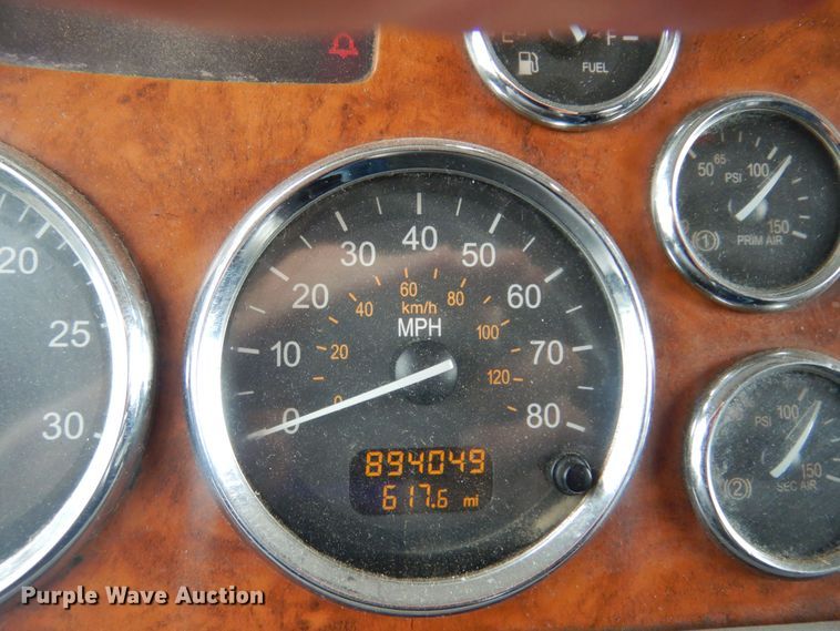 image for item DN0370 2008 Peterbilt 386  semi truck