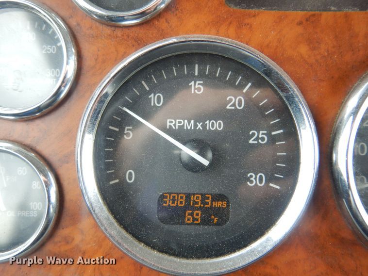 image for item DN0370 2008 Peterbilt 386  semi truck