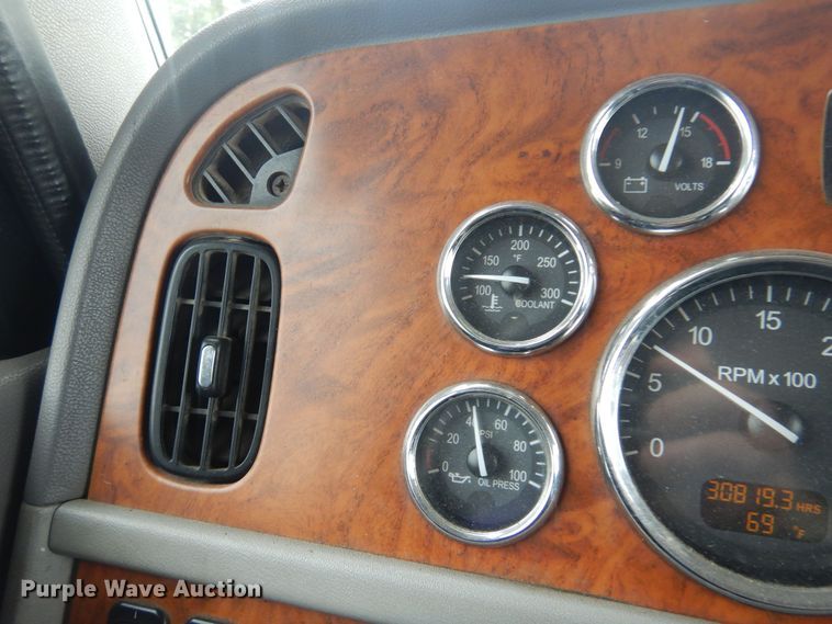 image for item DN0370 2008 Peterbilt 386  semi truck