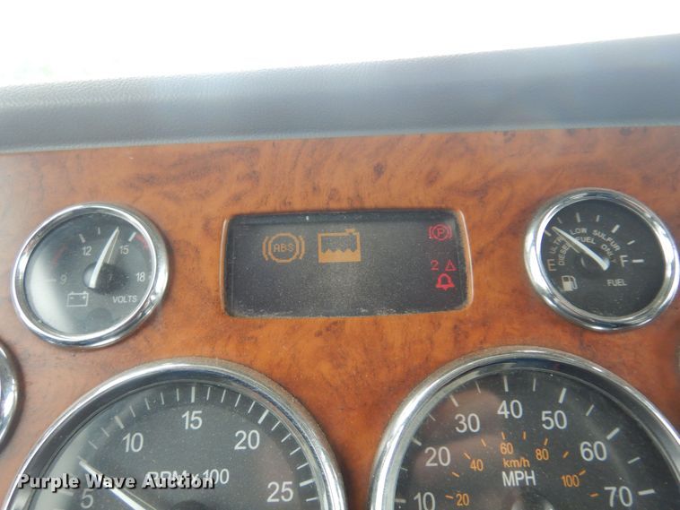 image for item DN0370 2008 Peterbilt 386  semi truck