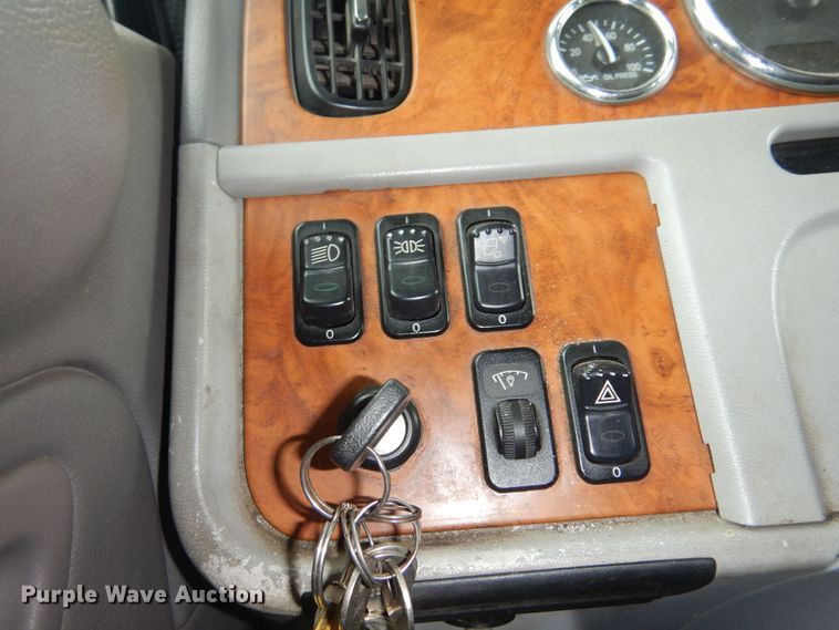 image for item DN0370 2008 Peterbilt 386  semi truck