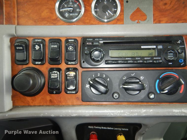 image for item DN0370 2008 Peterbilt 386  semi truck