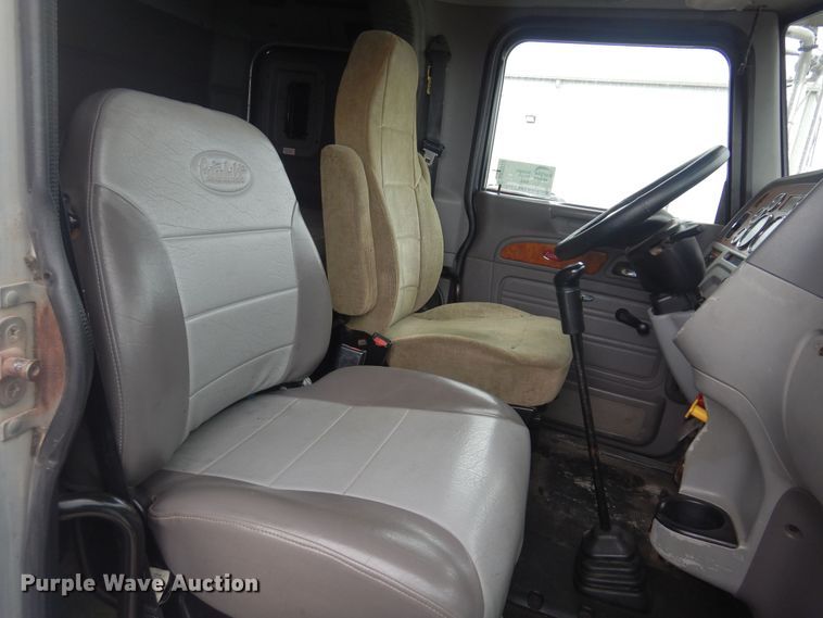 image for item DN0370 2008 Peterbilt 386  semi truck