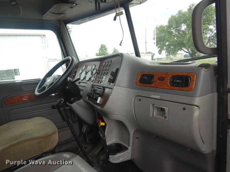 image for item DN0370 2008 Peterbilt 386  semi truck