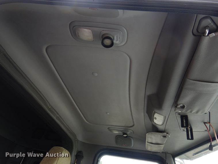 image for item DN0370 2008 Peterbilt 386  semi truck