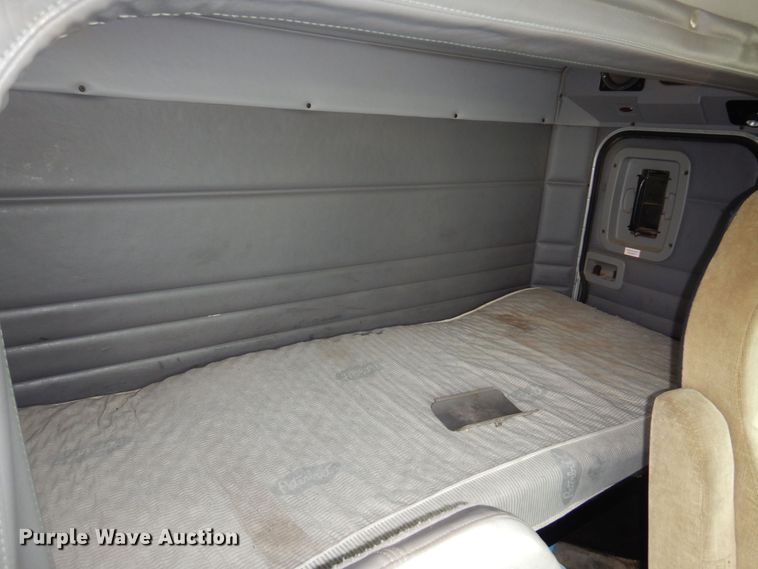 image for item DN0370 2008 Peterbilt 386  semi truck