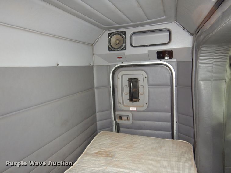 image for item DN0370 2008 Peterbilt 386  semi truck