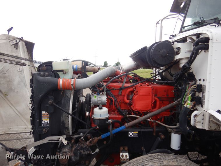 image for item DN0370 2008 Peterbilt 386  semi truck