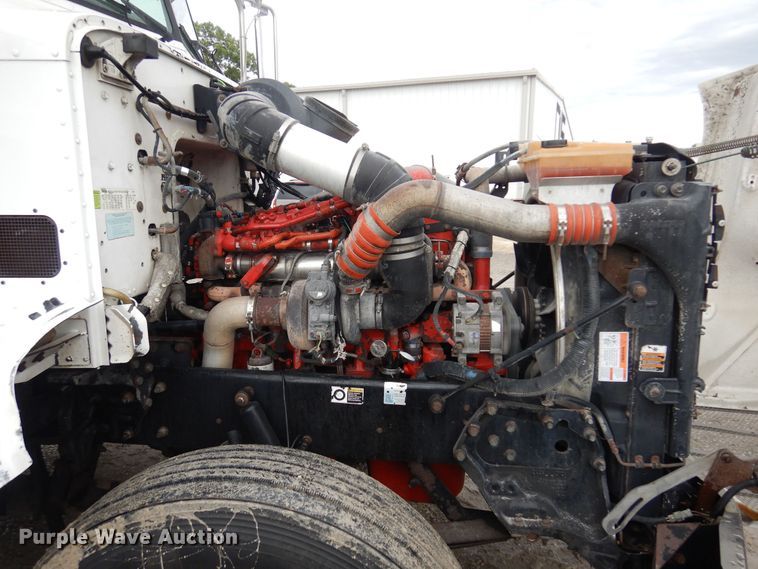 image for item DN0370 2008 Peterbilt 386  semi truck