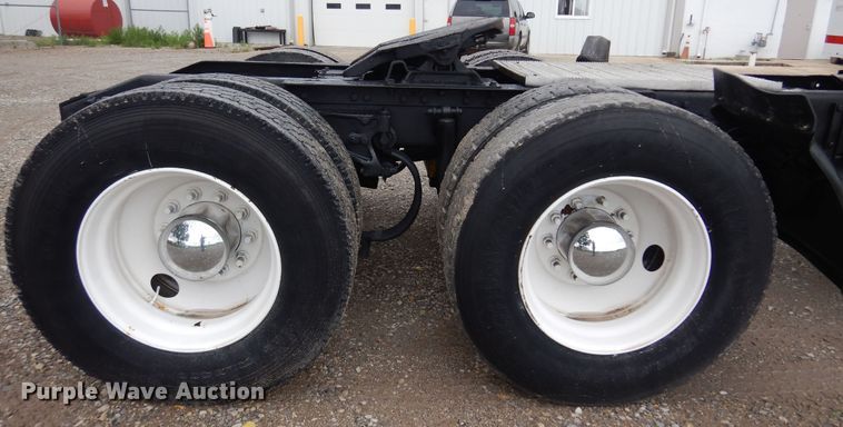 image for item DN0370 2008 Peterbilt 386  semi truck