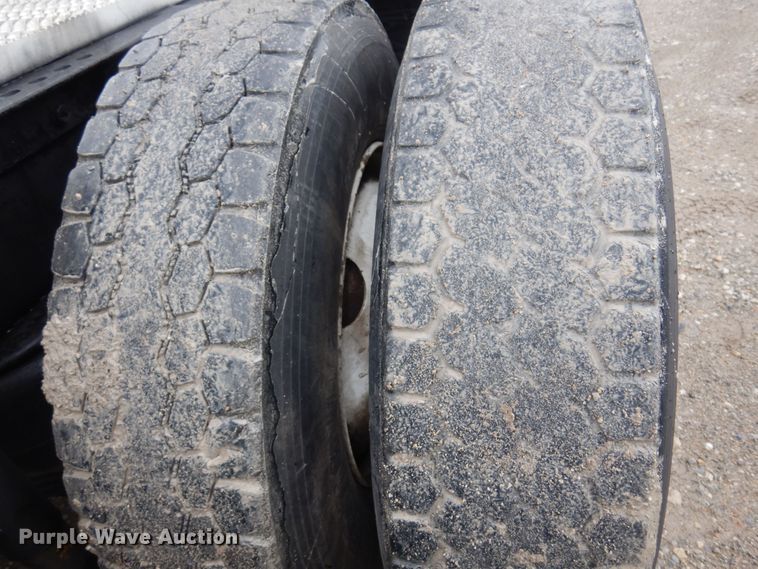 image for item DN0370 2008 Peterbilt 386  semi truck