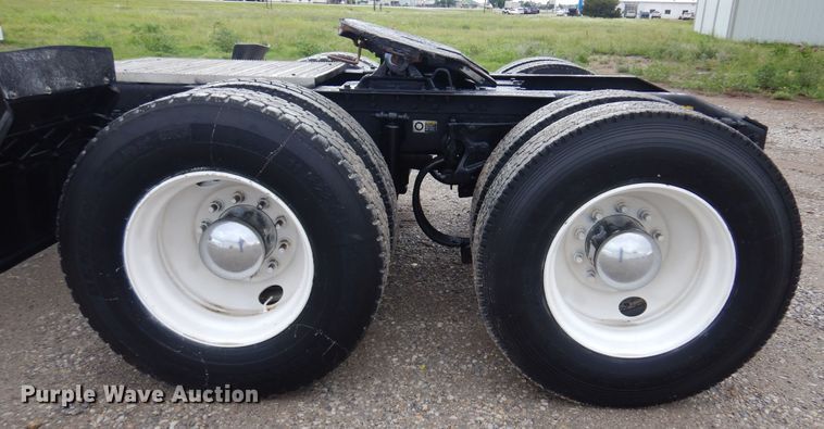 image for item DN0370 2008 Peterbilt 386  semi truck