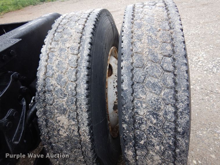 image for item DN0370 2008 Peterbilt 386  semi truck