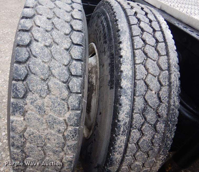 image for item DN0370 2008 Peterbilt 386  semi truck