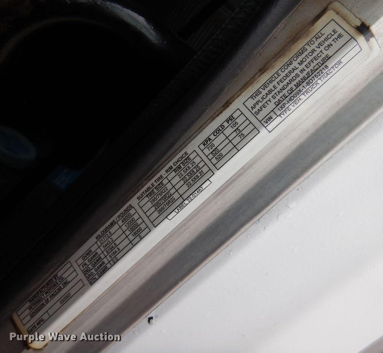 image for item DN0370 2008 Peterbilt 386  semi truck