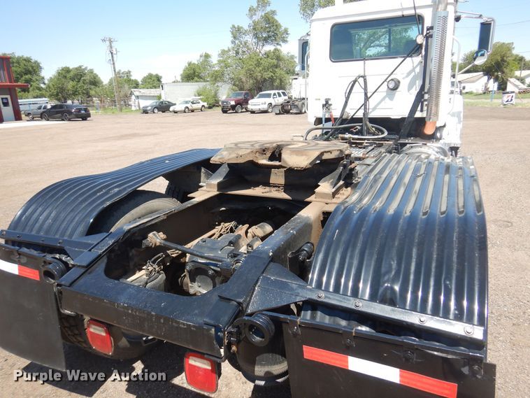 image for item DN0383 2015 Mack CHU613  semi truck