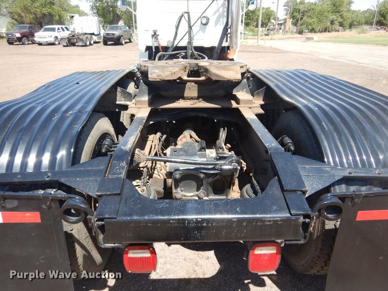 image for item DN0383 2015 Mack CHU613  semi truck