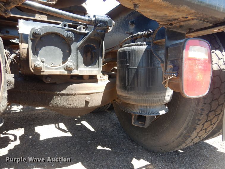 image for item DN0383 2015 Mack CHU613  semi truck