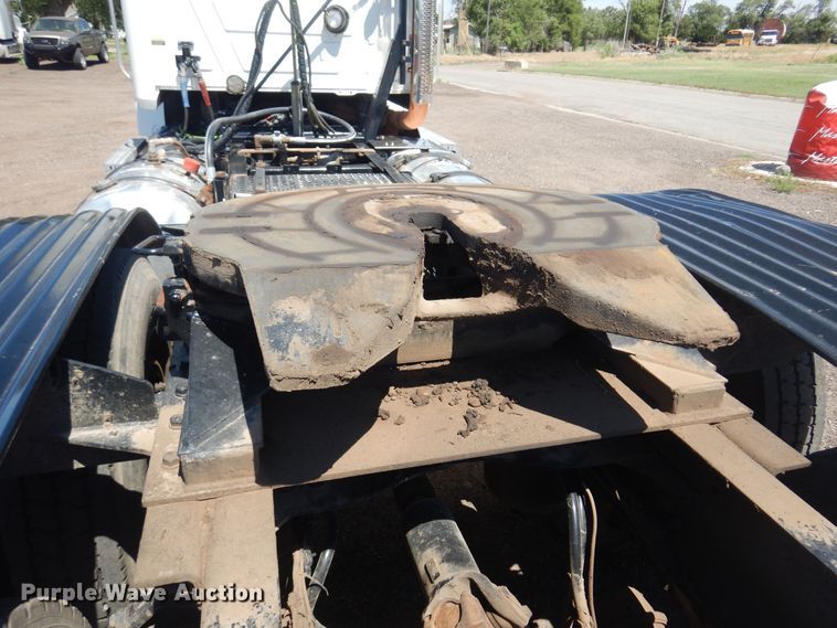 image for item DN0383 2015 Mack CHU613  semi truck