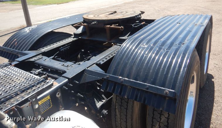 image for item DN0383 2015 Mack CHU613  semi truck