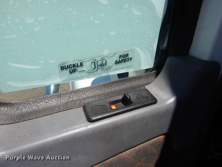 image for item DN0383 2015 Mack CHU613  semi truck