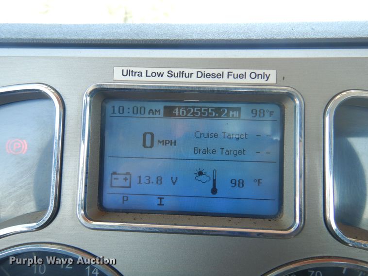 image for item DN0383 2015 Mack CHU613  semi truck