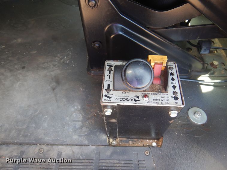 image for item DN0383 2015 Mack CHU613  semi truck