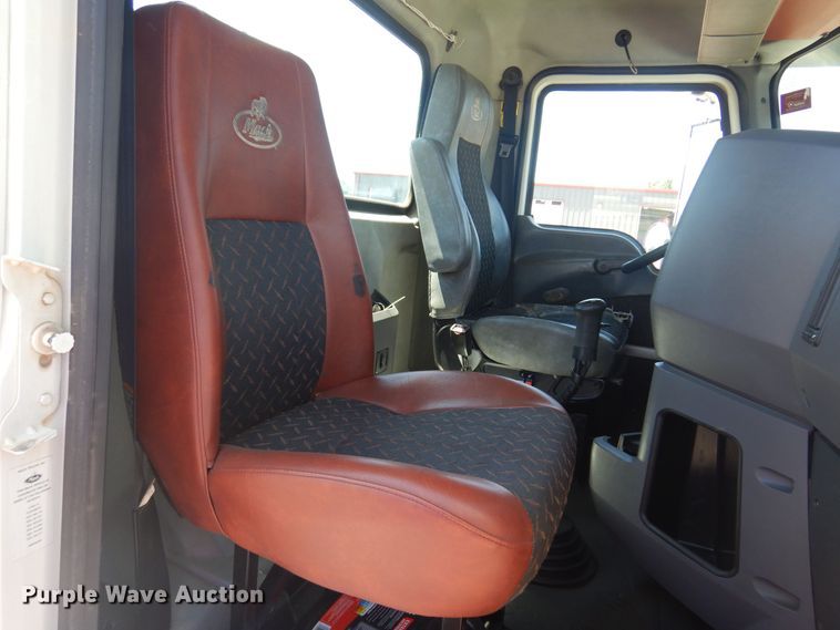 image for item DN0383 2015 Mack CHU613  semi truck