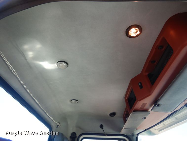 image for item DN0383 2015 Mack CHU613  semi truck