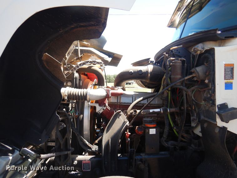 image for item DN0383 2015 Mack CHU613  semi truck