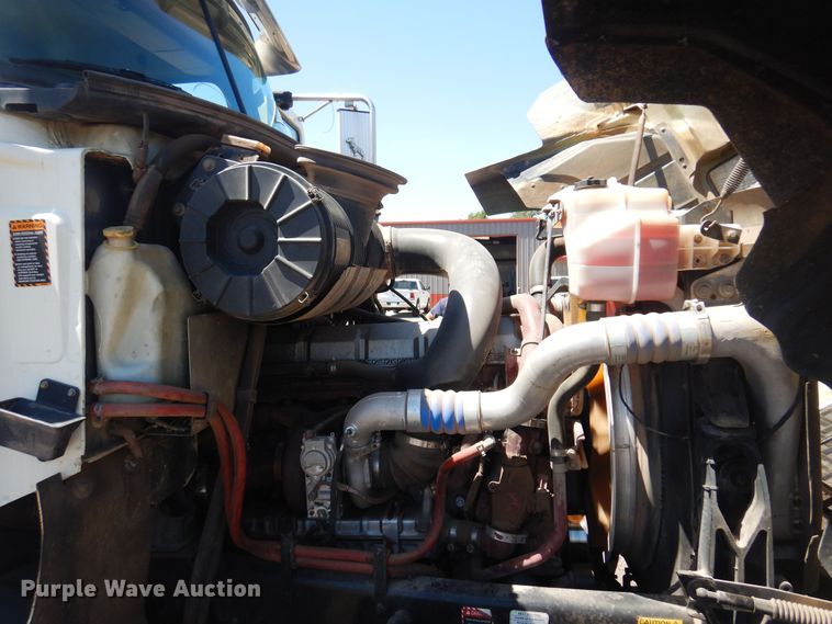 image for item DN0383 2015 Mack CHU613  semi truck