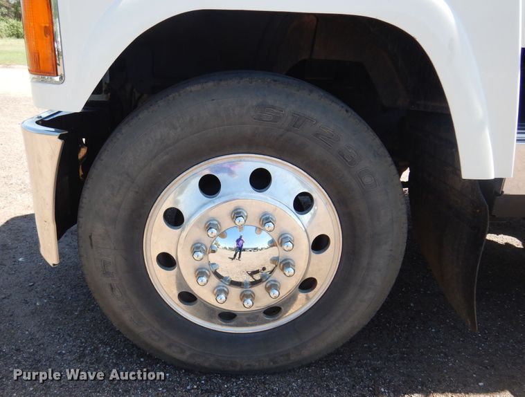 image for item DN0383 2015 Mack CHU613  semi truck