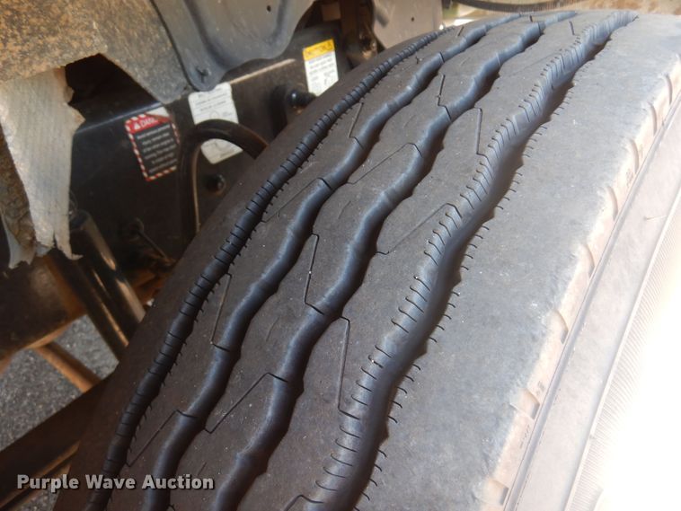 image for item DN0383 2015 Mack CHU613  semi truck