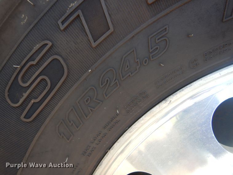 image for item DN0383 2015 Mack CHU613  semi truck