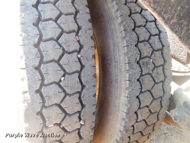 image for item DN0383 2015 Mack CHU613  semi truck