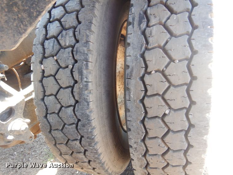 image for item DN0383 2015 Mack CHU613  semi truck