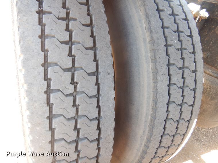 image for item DN0383 2015 Mack CHU613  semi truck