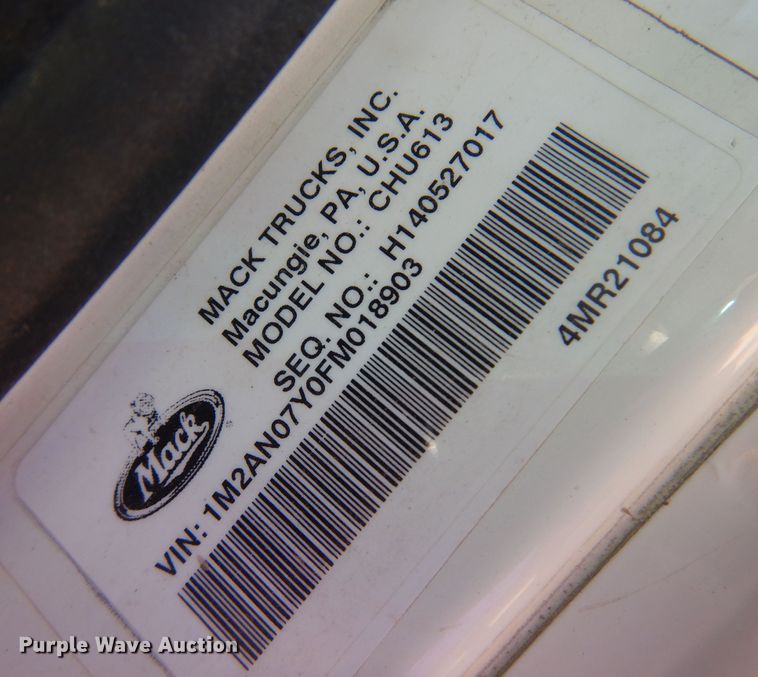 image for item DN0383 2015 Mack CHU613  semi truck