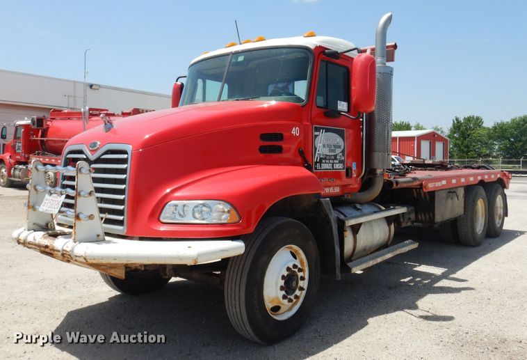 image for item DN0398 2000 Mack CX613  winch truck