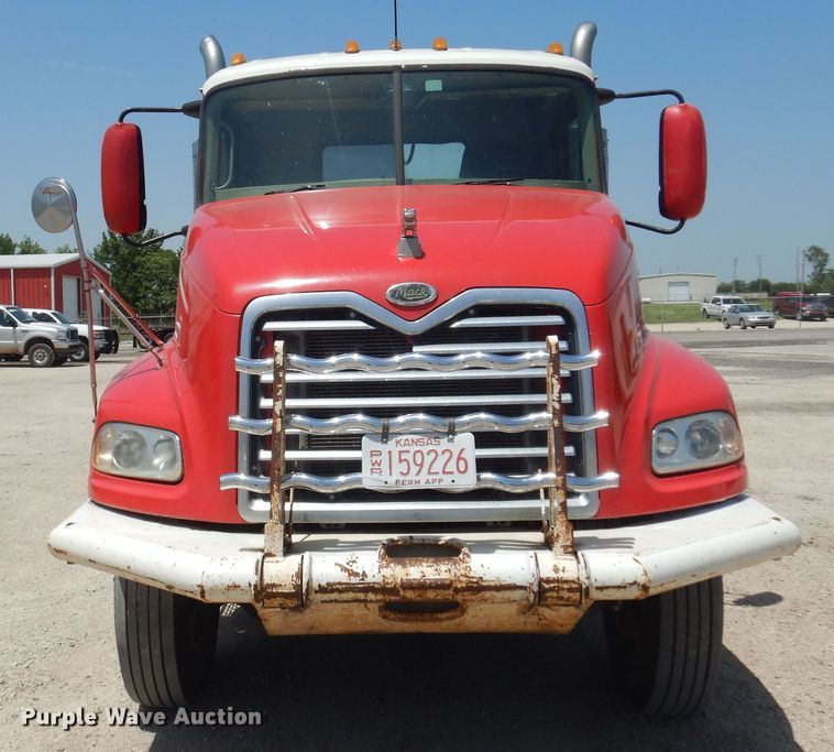 image for item DN0398 2000 Mack CX613  winch truck