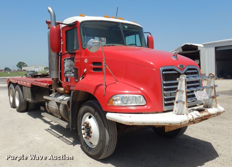 image for item DN0398 2000 Mack CX613  winch truck