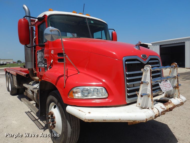 image for item DN0398 2000 Mack CX613  winch truck