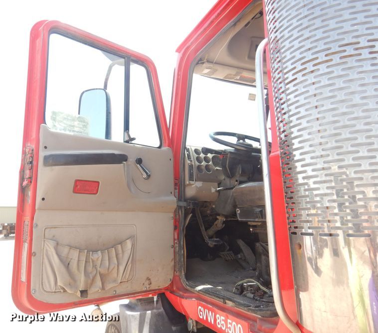 image for item DN0398 2000 Mack CX613  winch truck