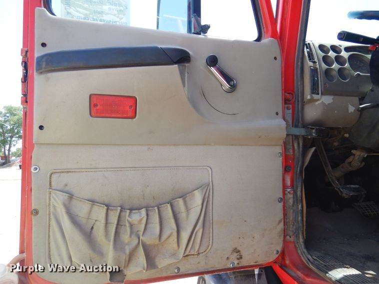 image for item DN0398 2000 Mack CX613  winch truck