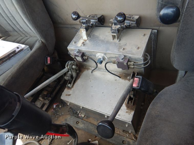 image for item DN0398 2000 Mack CX613  winch truck