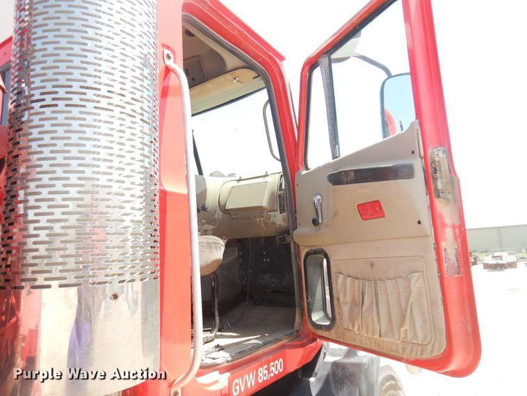 image for item DN0398 2000 Mack CX613  winch truck