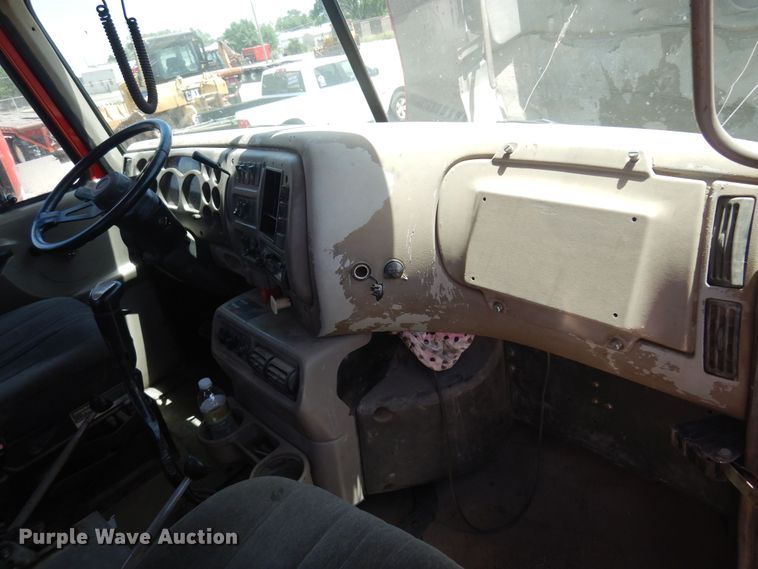 image for item DN0398 2000 Mack CX613  winch truck