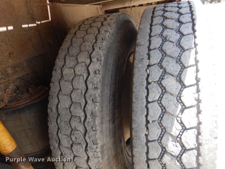 image for item DN0398 2000 Mack CX613  winch truck