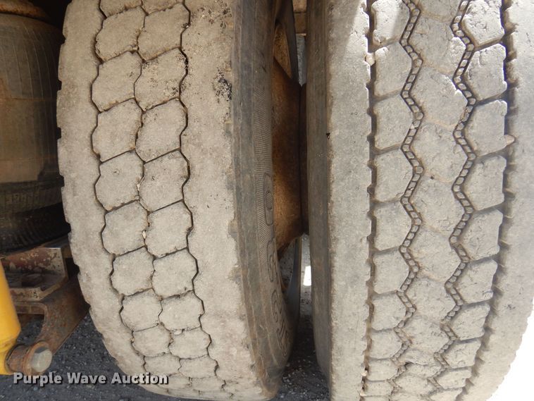 image for item DN0398 2000 Mack CX613  winch truck